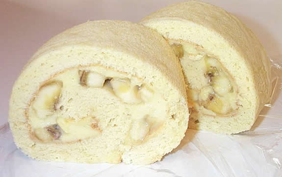 バナナのカスタードロールケーキ