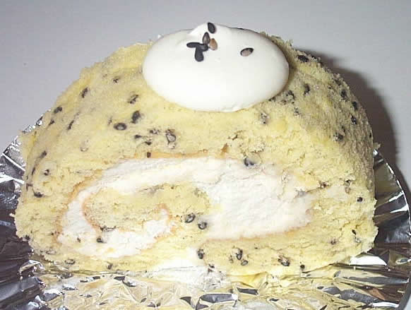 ゴマのロールケーキ